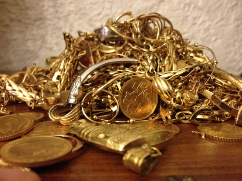 Bijoux et chaînes en or rachetés au cours du jour à Dakar